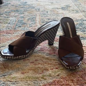 Look at those amazing woven heels 😍